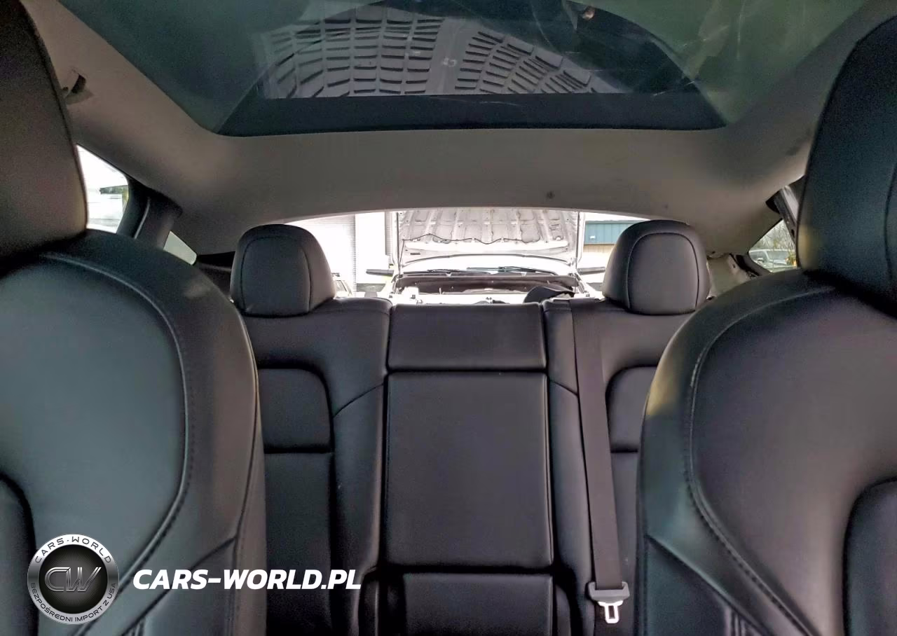 2022 Tesla Model Y VIN:7SAYGDEF5NF398627 - 10