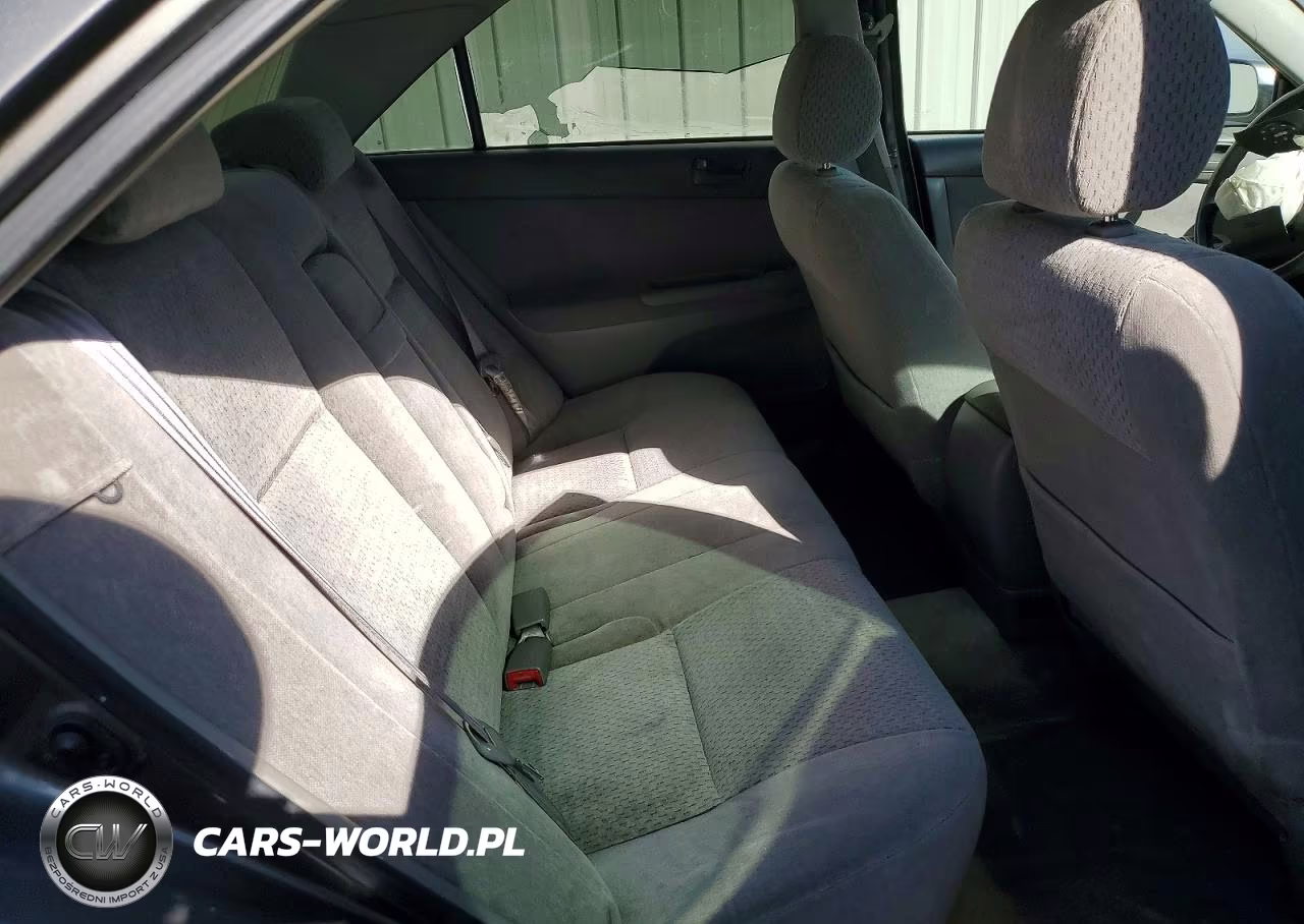 2002 Toyota Camry Le VIN:JTDBE32K820102661 - 10