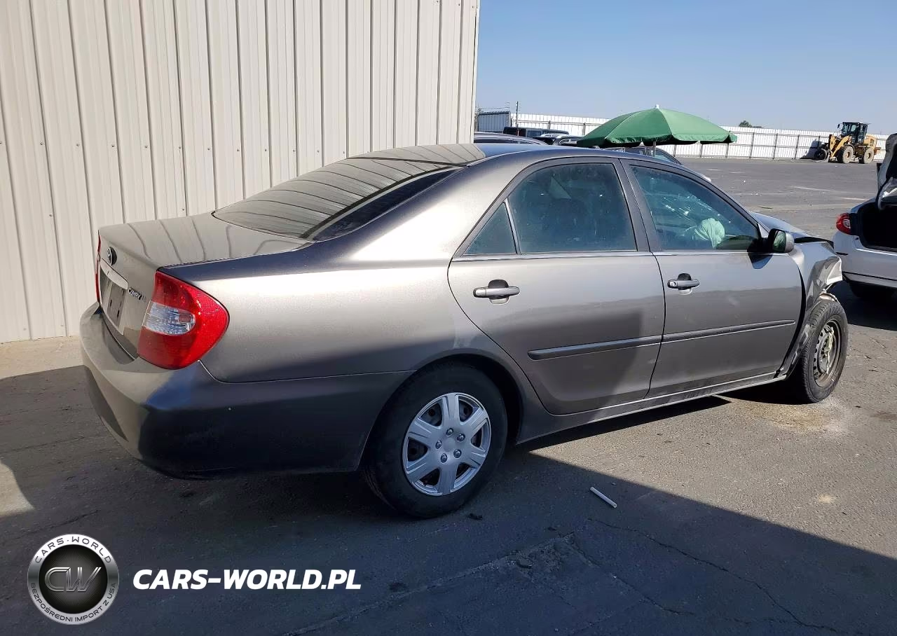2002 Toyota Camry Le VIN:JTDBE32K820102661 - 3