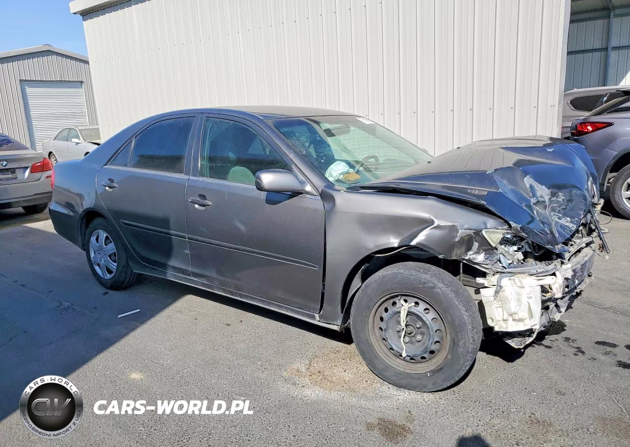 2002 Toyota Camry Le VIN:JTDBE32K820102661 - 4