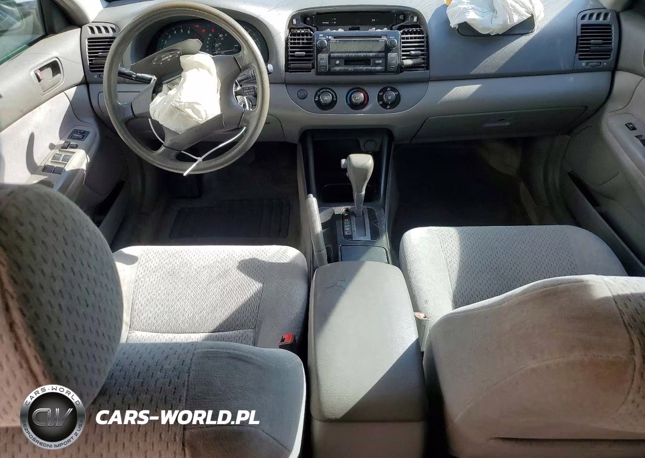 2002 Toyota Camry Le VIN:JTDBE32K820102661 - 8