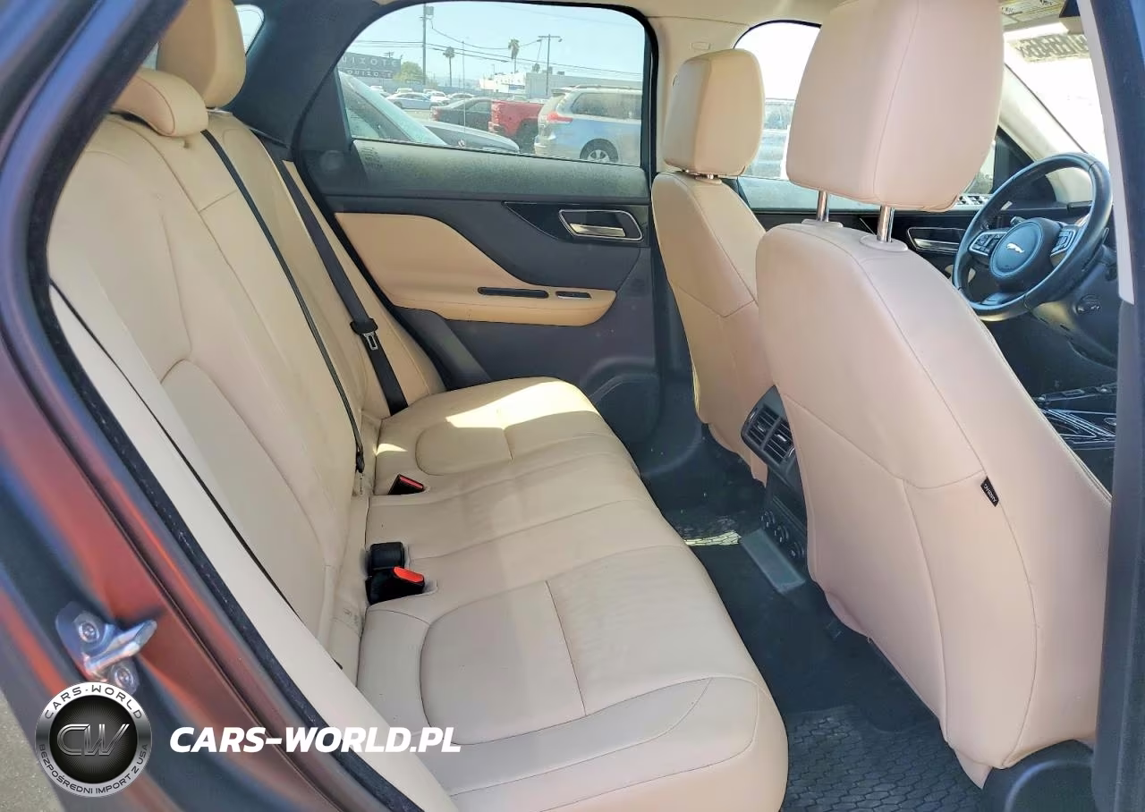2017 Jaguar F-Pace Premium VIN:SADCJ2BNXHA093456 - 11