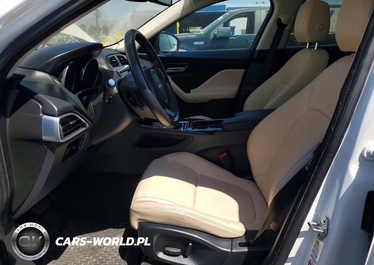 2017 Jaguar F-Pace Premium VIN:SADCJ2BNXHA093456 - 7