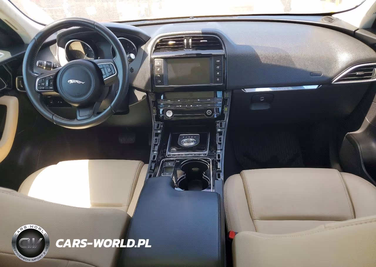2017 Jaguar F-Pace Premium VIN:SADCJ2BNXHA093456 - 8