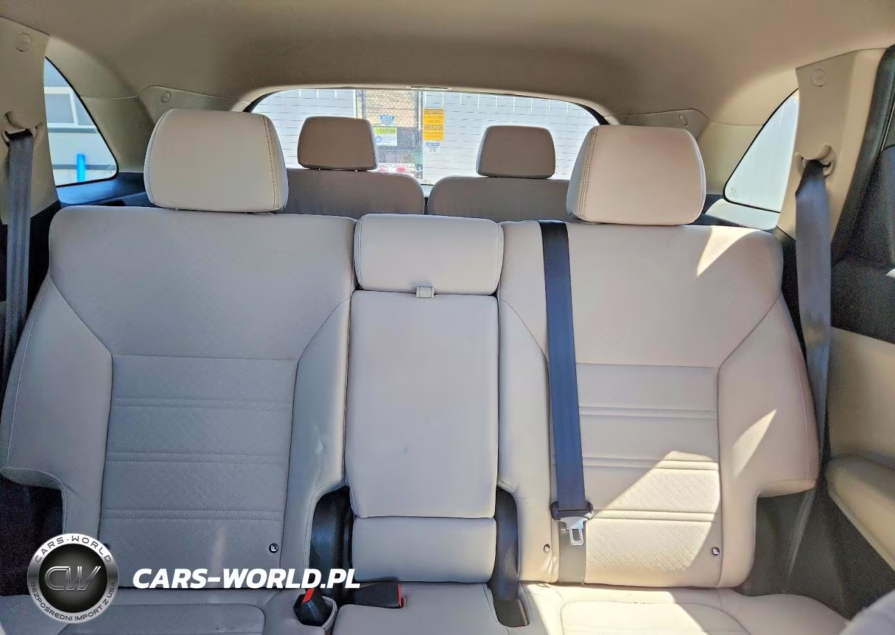 2020 Kia Sorento S VIN:5XYPG4A53LG691213 - 10
