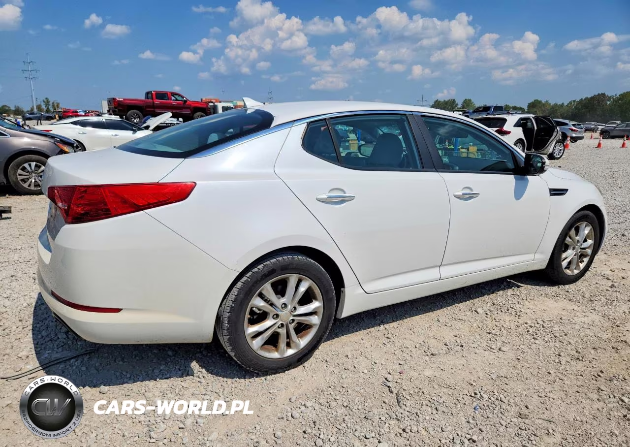 2012 Kia Optima Lx VIN:5XXGM4A71CG068915 - 3