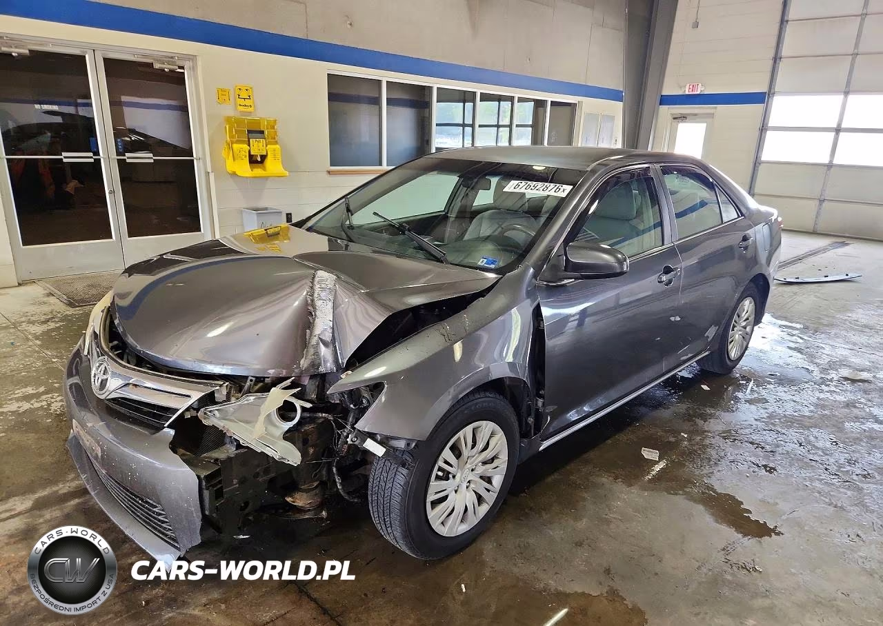 2012 Toyota Camry Le – zdjęcie 1 z 12