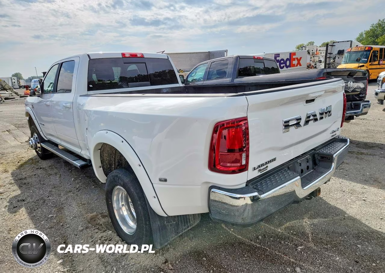 2025 Ram 3500 Laramie VIN:3C63RRJL3SG520151 - 2