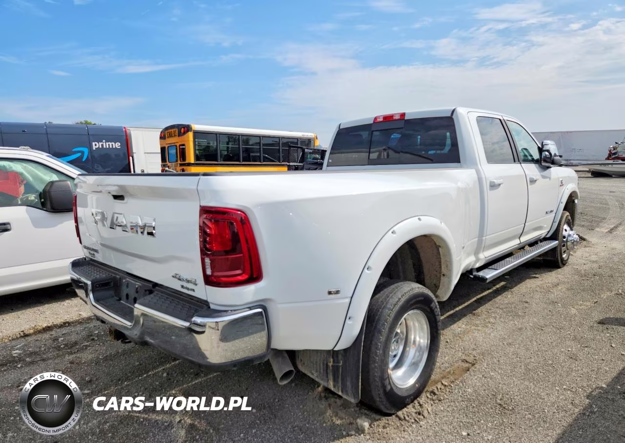 2025 Ram 3500 Laramie VIN:3C63RRJL3SG520151 - 3
