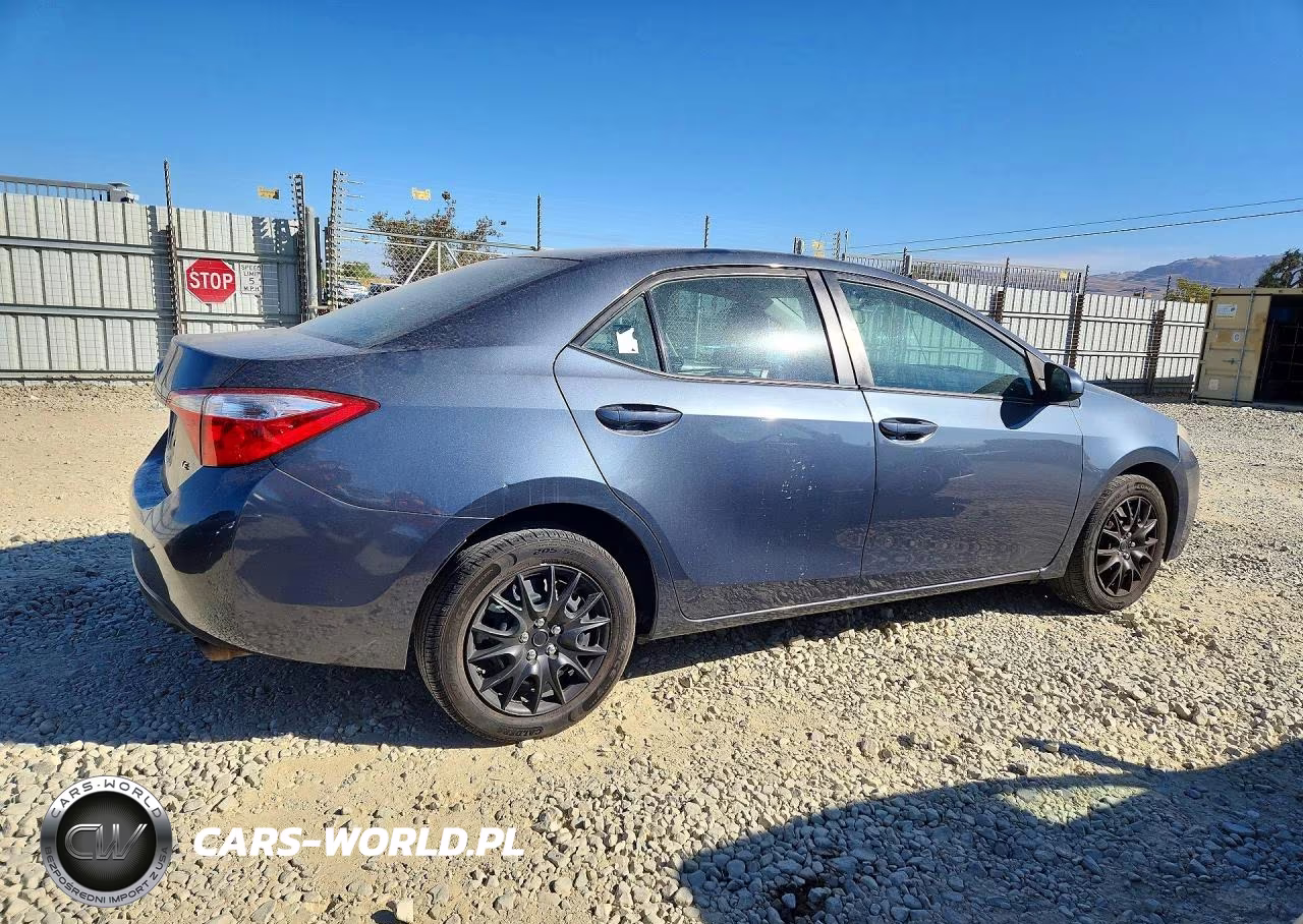 2015 Toyota Corolla Le VIN:2T1BURHE3FC402630 - 3
