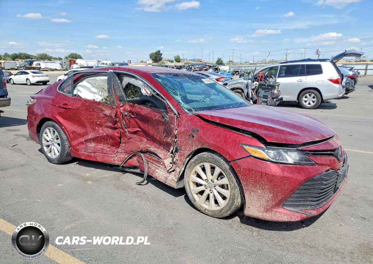 2018 Toyota Camry Le VIN:4T1B11HK0JU620676 - 4