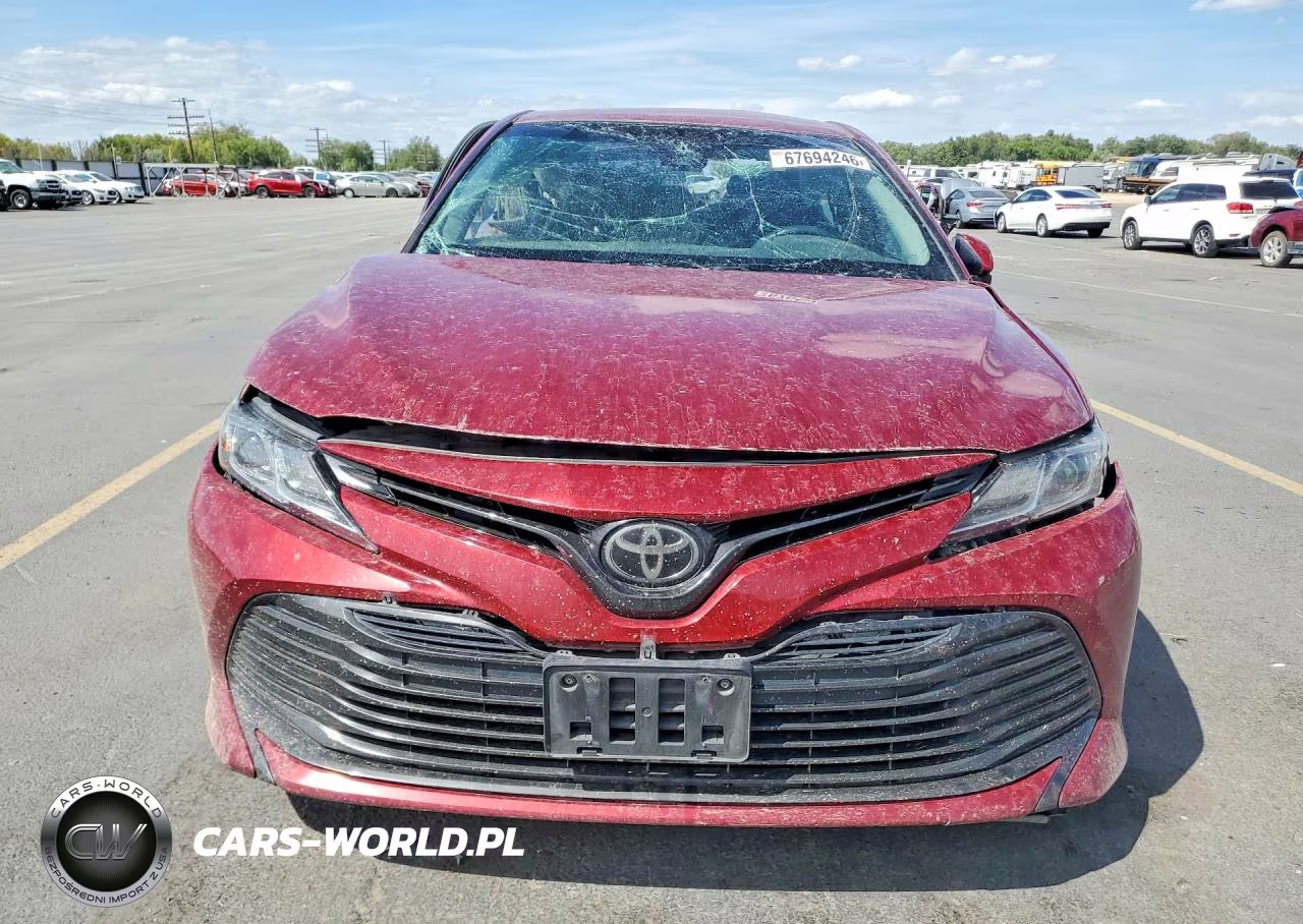2018 Toyota Camry Le VIN:4T1B11HK0JU620676 - 5