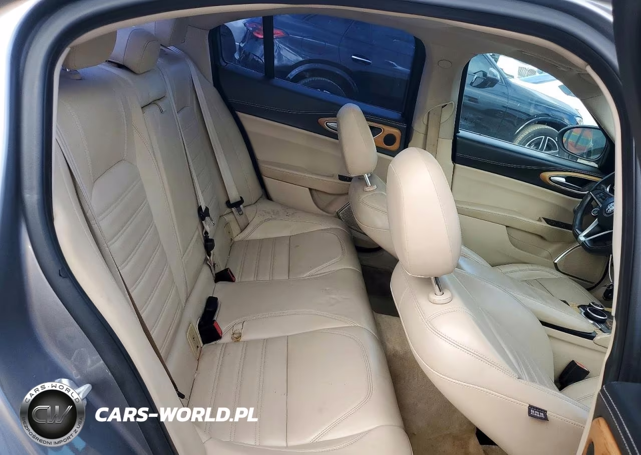 2017 Alfa Romeo Giulia Ti VIN:ZARFAECN3H7537000 - 10