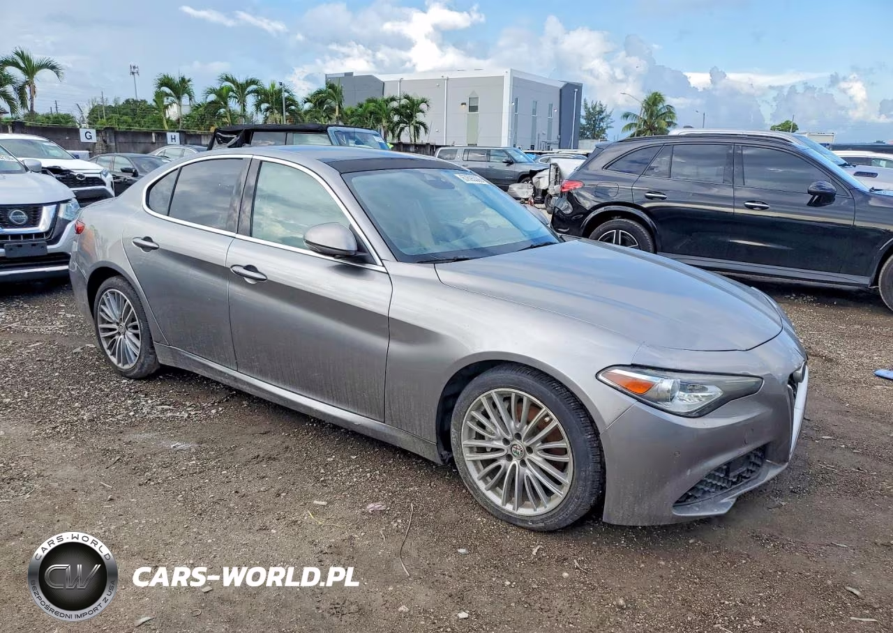 2017 Alfa Romeo Giulia Ti VIN:ZARFAECN3H7537000 - 4