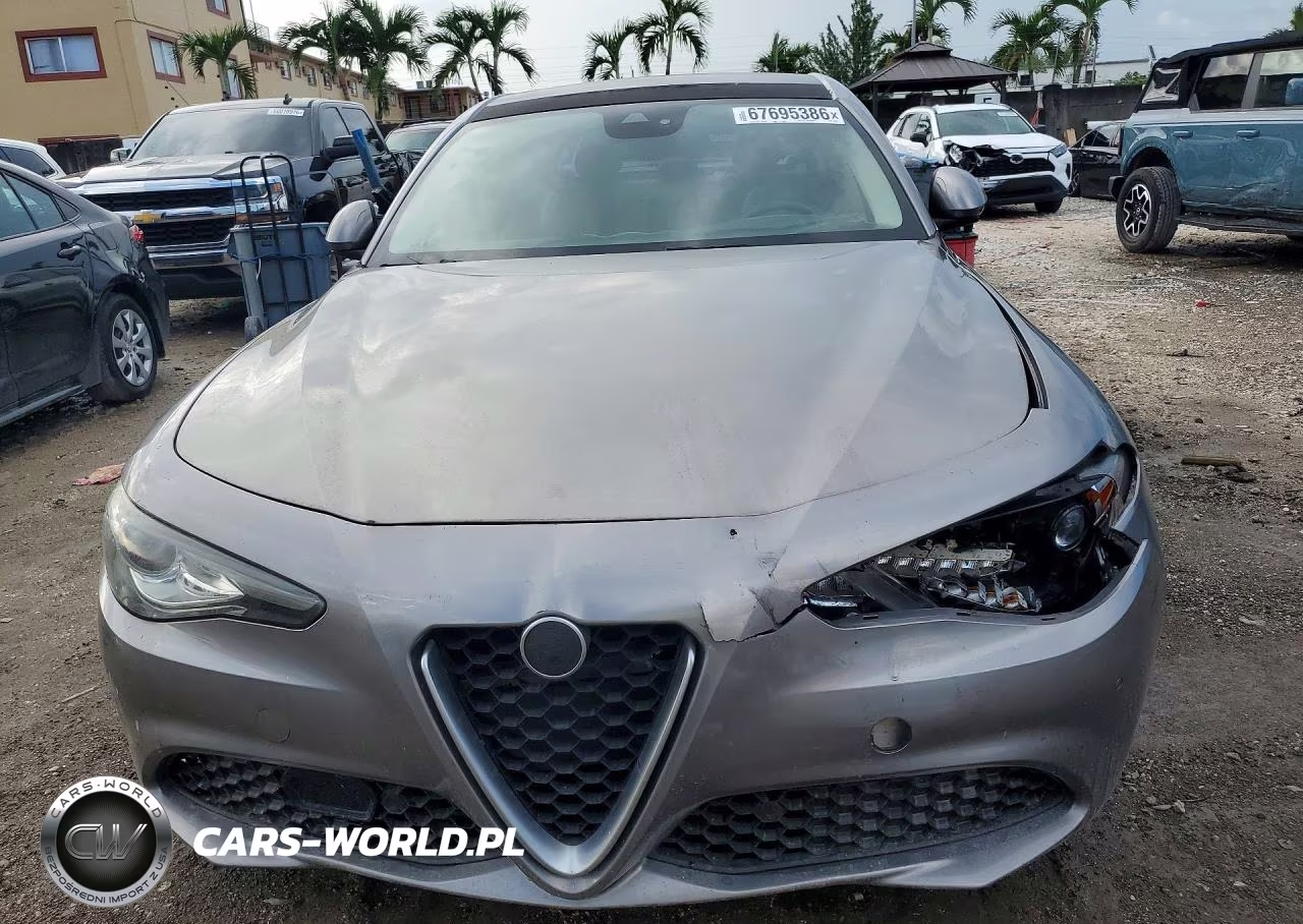 2017 Alfa Romeo Giulia Ti VIN:ZARFAECN3H7537000 - 5