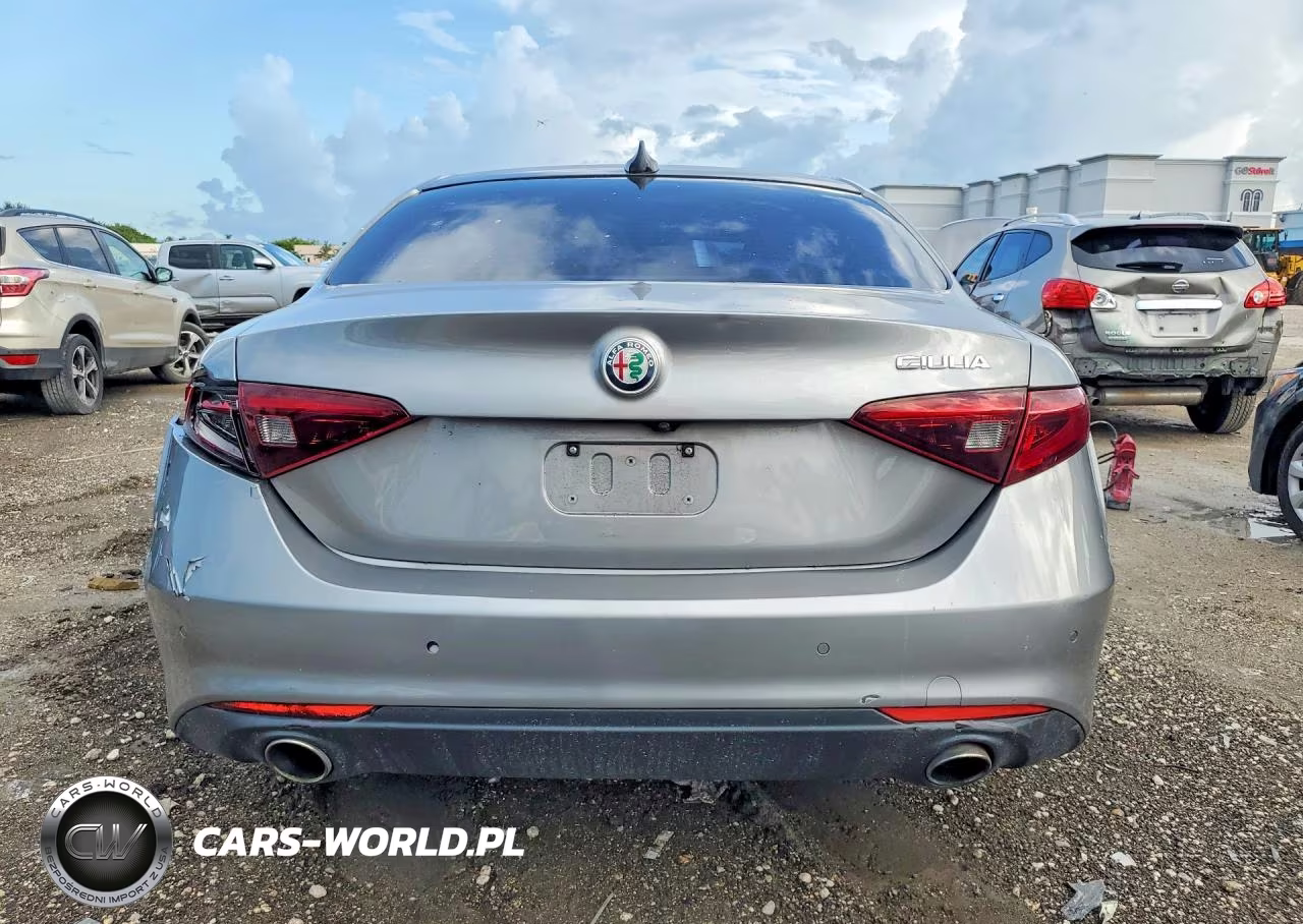 2017 Alfa Romeo Giulia Ti VIN:ZARFAECN3H7537000 - 6