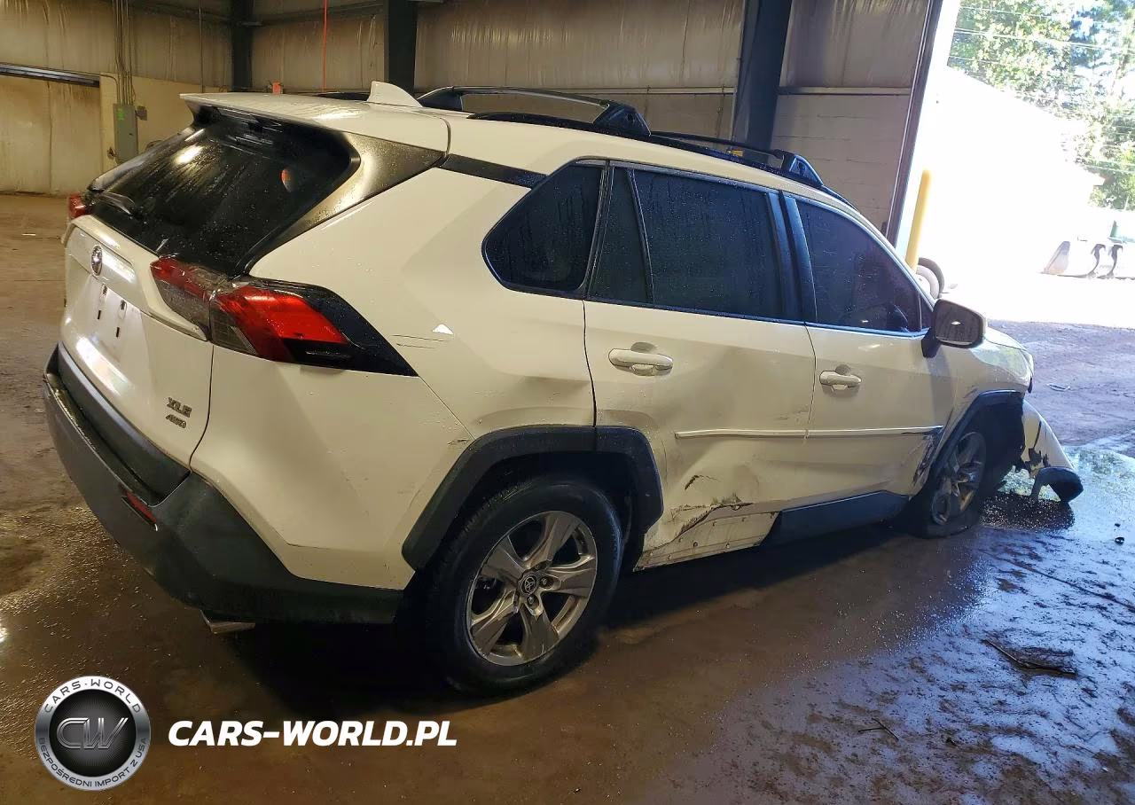 2023 Toyota Rav4 Xle VIN:JTMP1RFV3PD094882 - 3