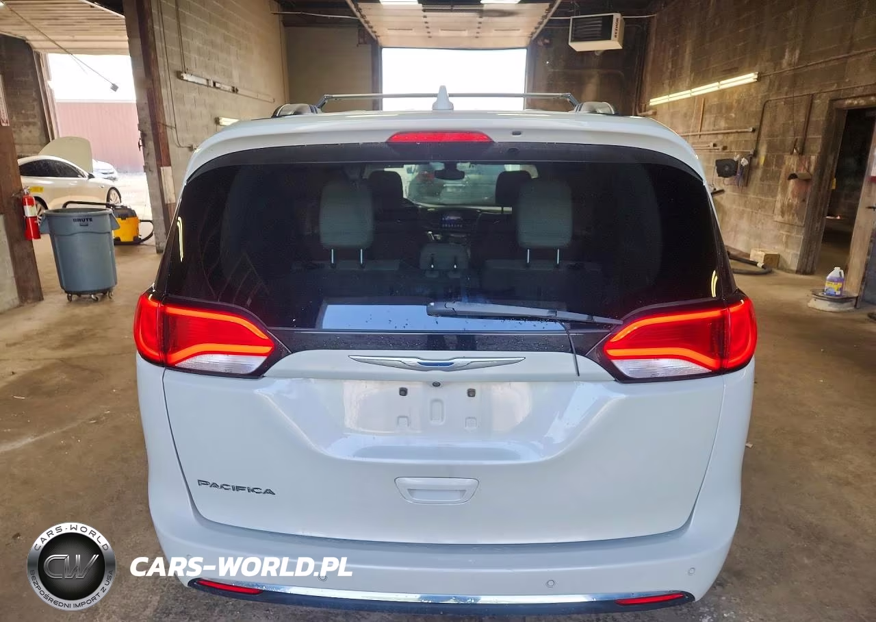 2017 Chrysler Pacifica Touring L VIN:2C4RC1BG4HR610368 - 6