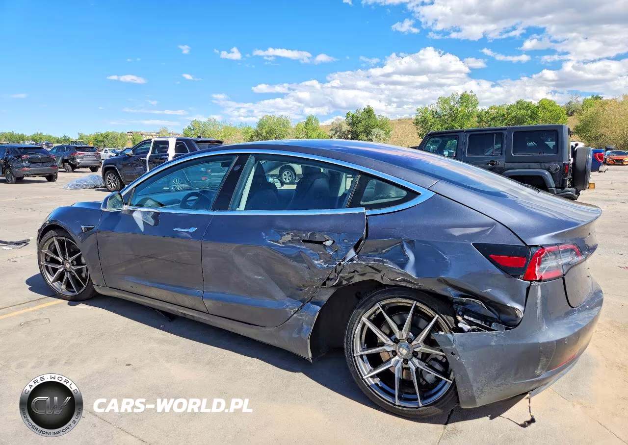 2018 Tesla Model 3 VIN:5YJ3E1EA5JF023718 - 2