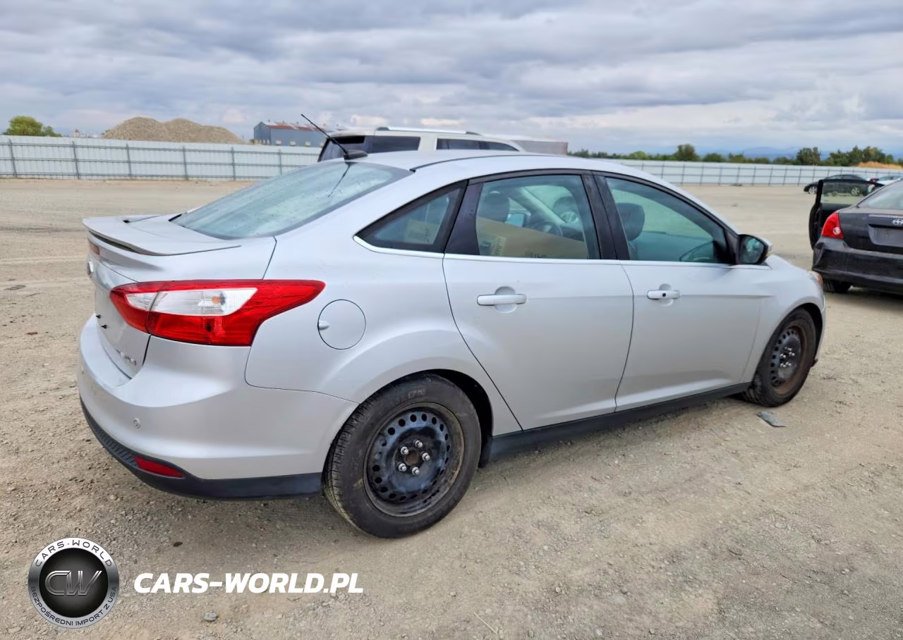 2013 Ford Focus Titanium VIN:1FADP3J25DL249340 - 3