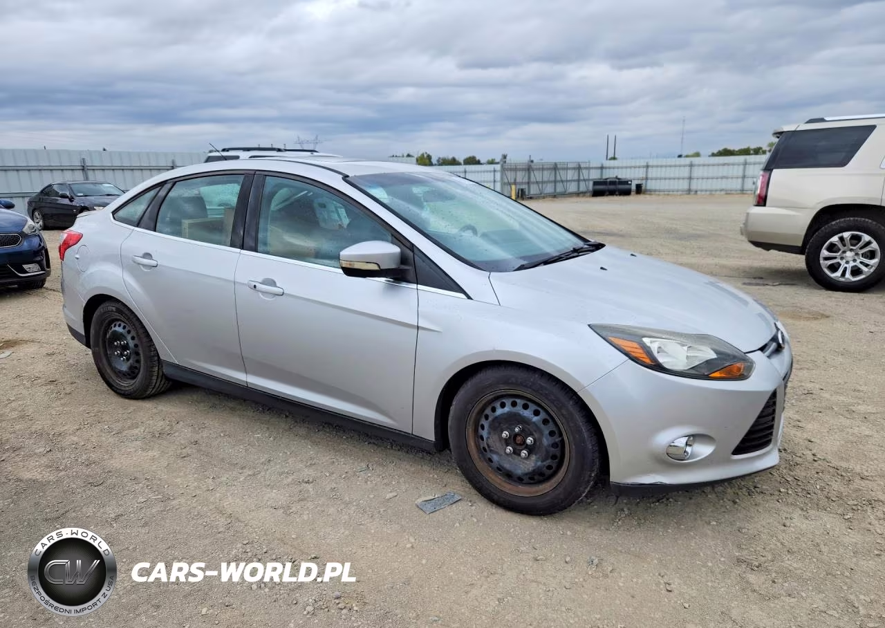 2013 Ford Focus Titanium VIN:1FADP3J25DL249340 - 4