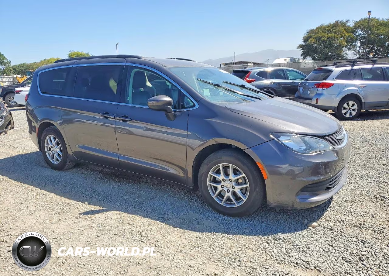 2020 Chrysler Voyager Lxi VIN:2C4RC1DG8LR264332 - 4