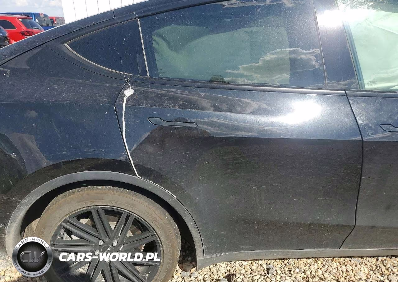 2021 Tesla Model Y VIN:5YJYGDED2MF107446 - 10