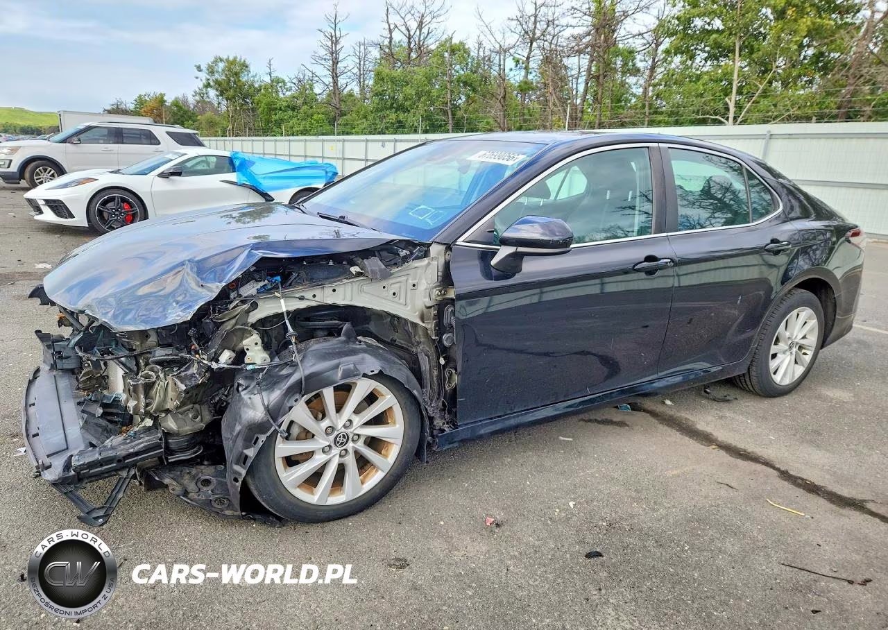 2021 Toyota Camry Le – zdjęcie 1 z 13