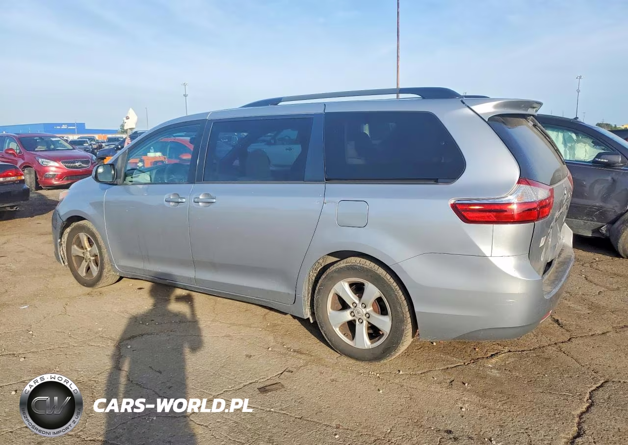 2015 Toyota Sienna Le VIN:5TDKK3DC8FS565997 - 2