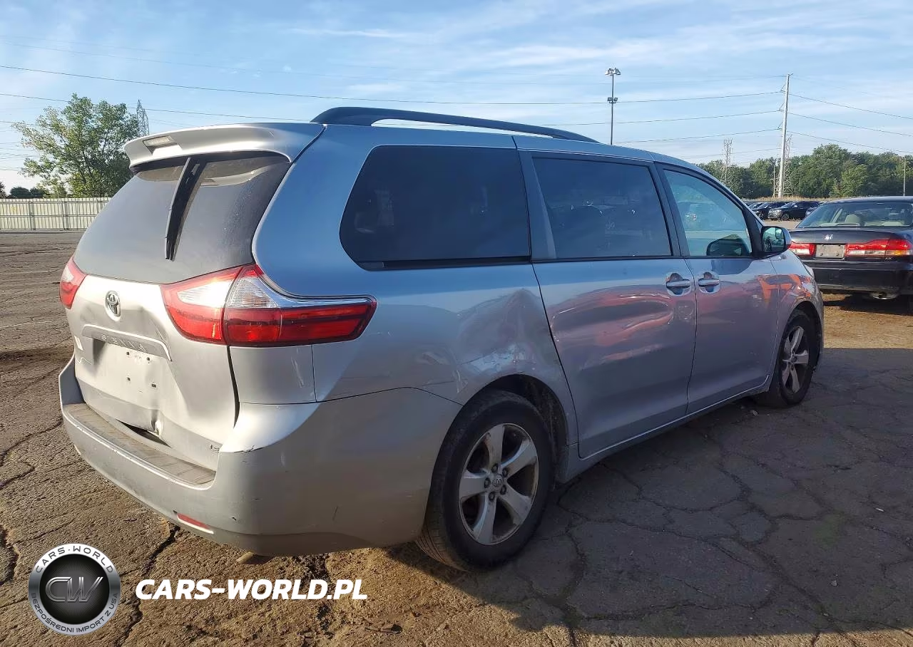 2015 Toyota Sienna Le VIN:5TDKK3DC8FS565997 - 3