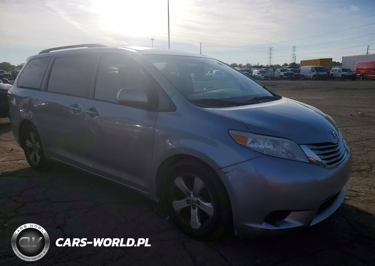 2015 Toyota Sienna Le VIN:5TDKK3DC8FS565997 - 4
