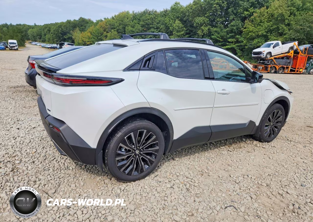 2026 Toyota C-Hr Xse VIN:JTMAAAAD2TJ015591 - 3