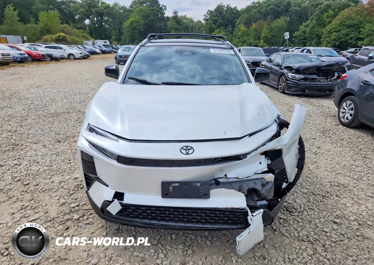 2026 Toyota C-Hr Xse VIN:JTMAAAAD2TJ015591 - 5