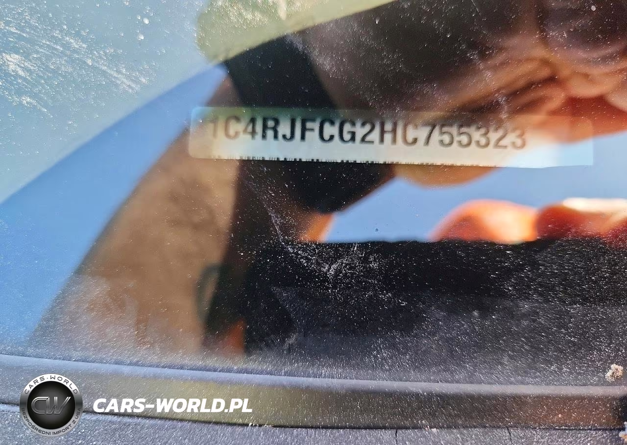 2017 Jeep Grand Cherokee Overland VIN:1C4RJFCG2HC755323 - 14