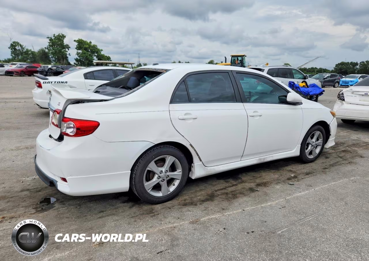 2011 Toyota Corolla S VIN:2T1BU4EEXBC688588 - 3