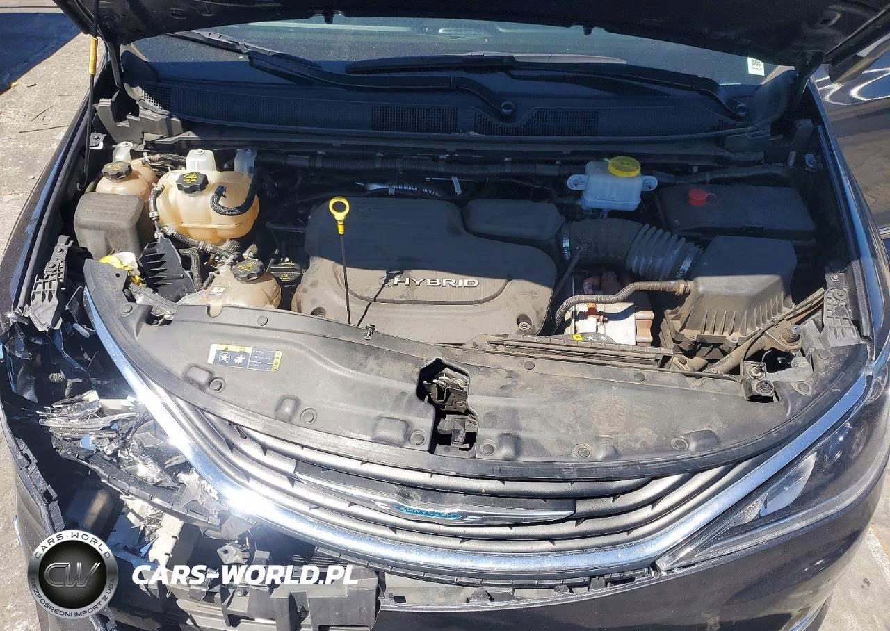 2018 Chrysler Pacifica Hybrid Touring L VIN:2C4RC1L77JR124853 - 12