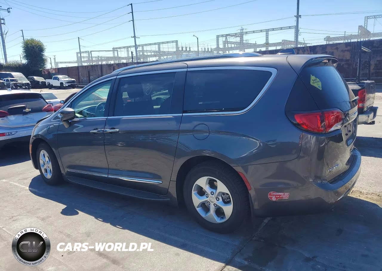 2018 Chrysler Pacifica Hybrid Touring L VIN:2C4RC1L77JR124853 - 2