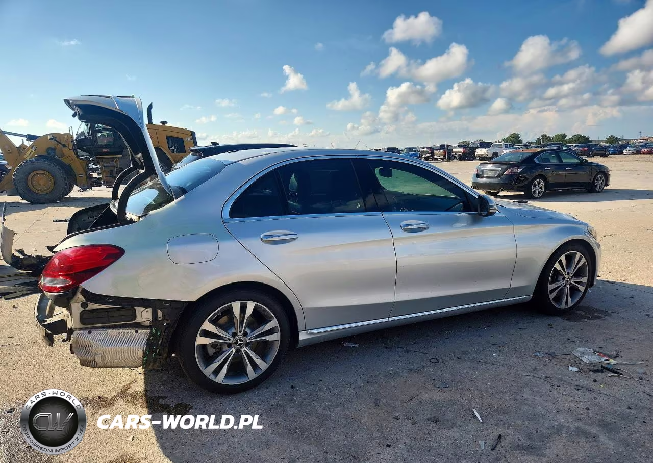 2018 Mercedes-Benz C 300 VIN:55SWF4JB7JU268402 - 3