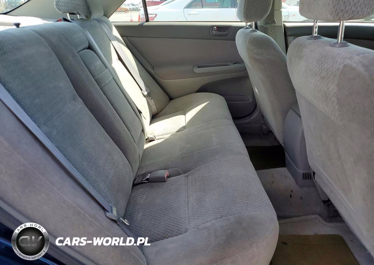 2002 Toyota Camry Le VIN:JTDBE32K020096063 - 10