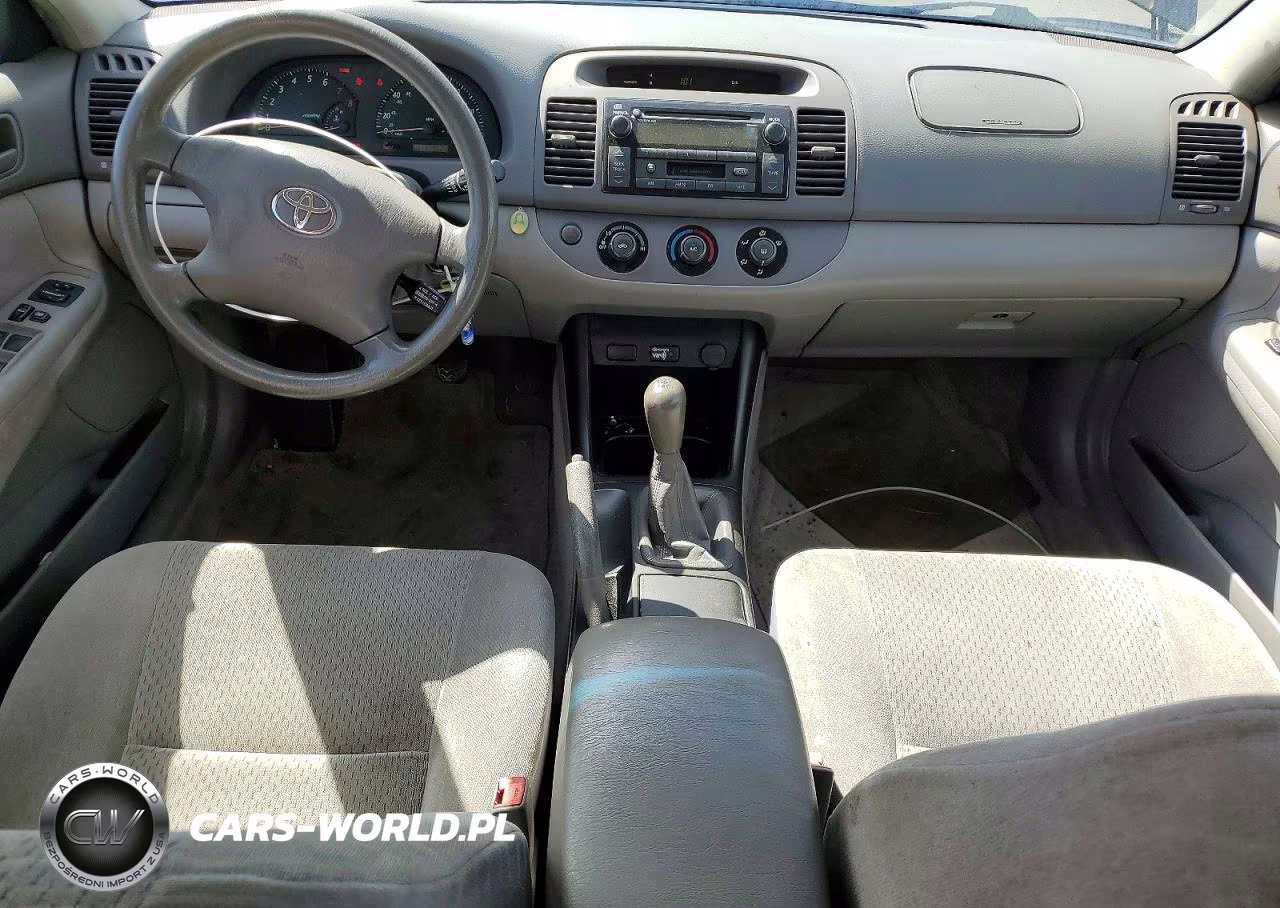 2002 Toyota Camry Le VIN:JTDBE32K020096063 - 8