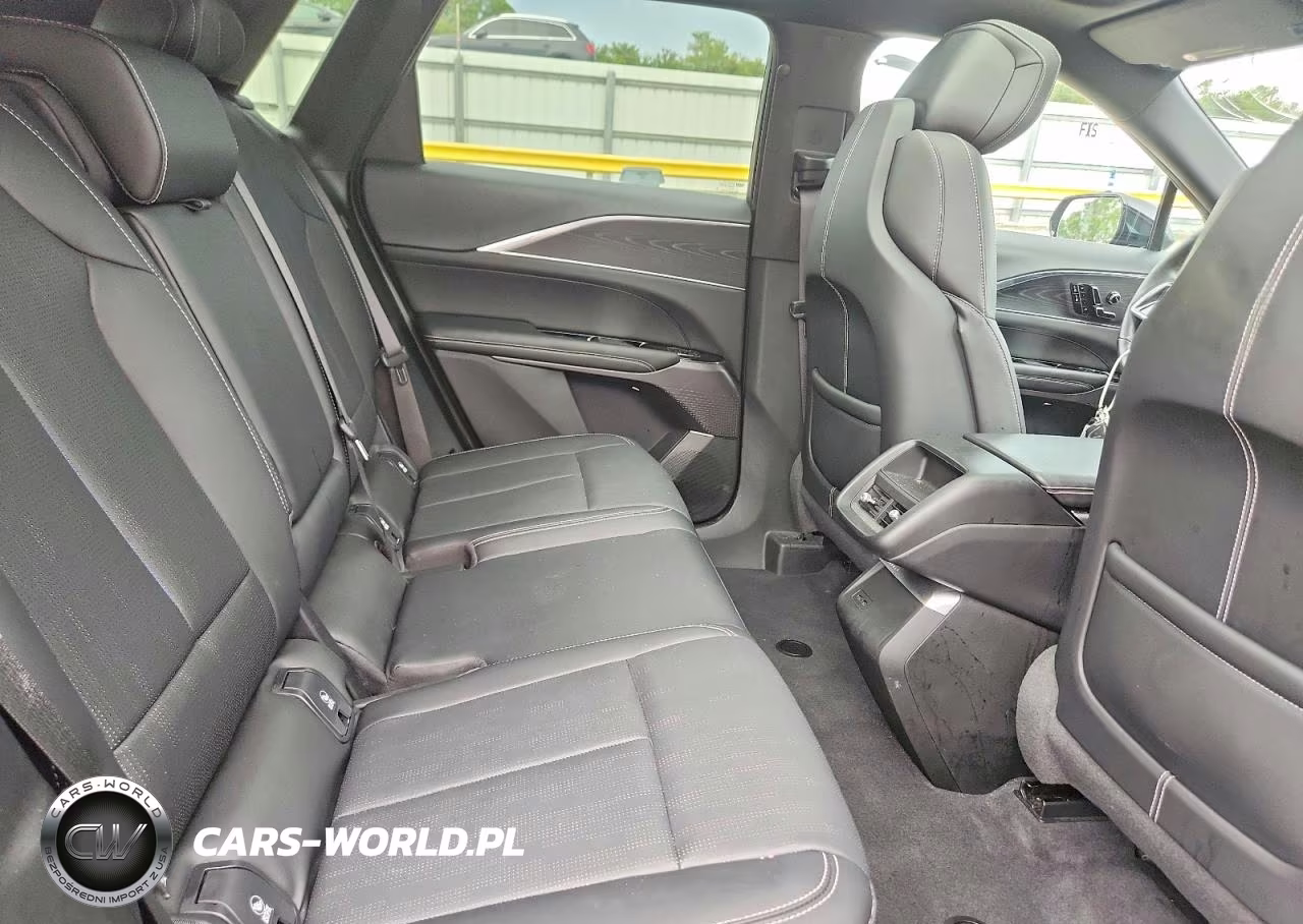 2024 Cadillac Lyriq Sport VIN:1GYKPTRL3RZ140534 - 11