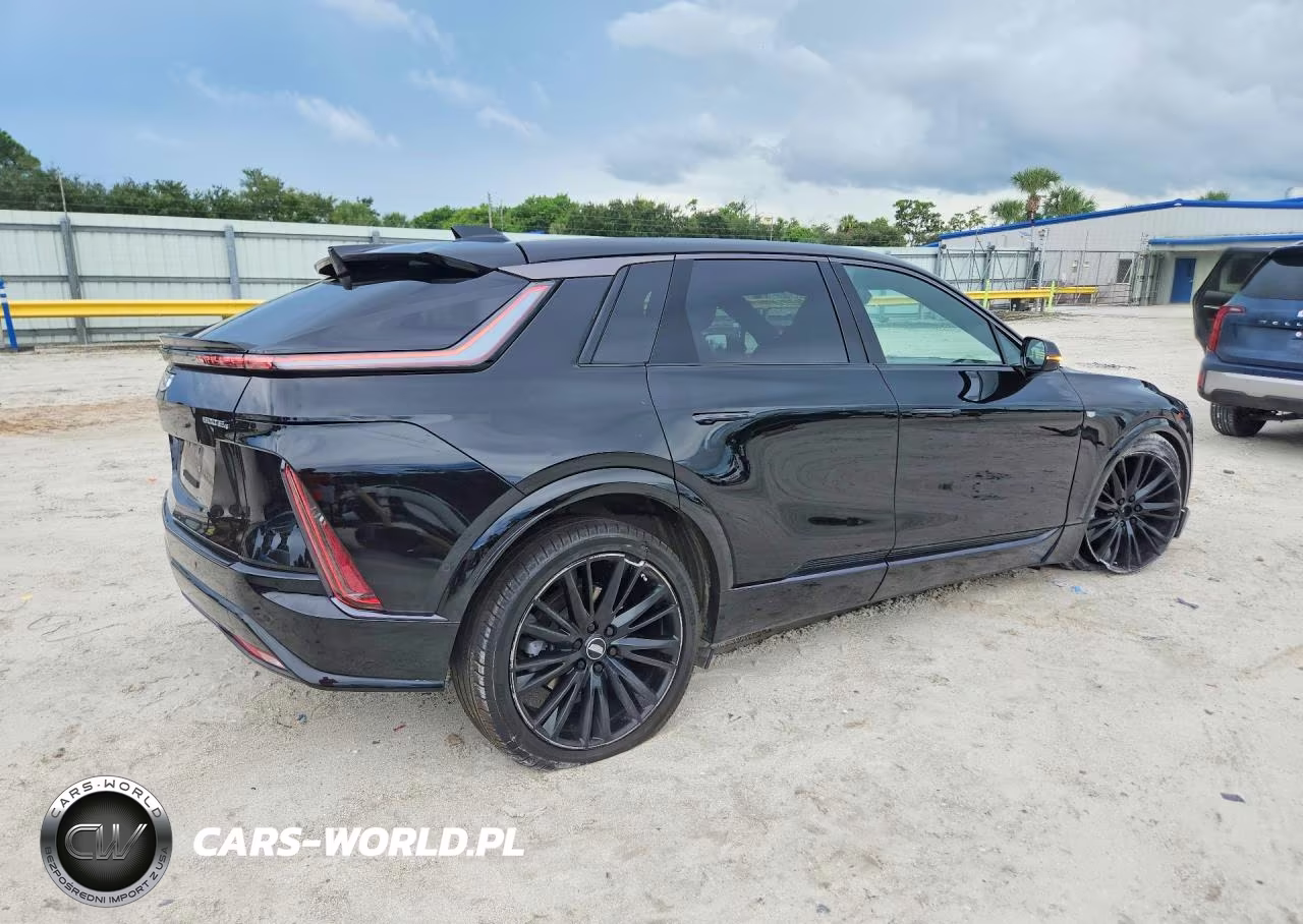 2024 Cadillac Lyriq Sport VIN:1GYKPTRL3RZ140534 - 3