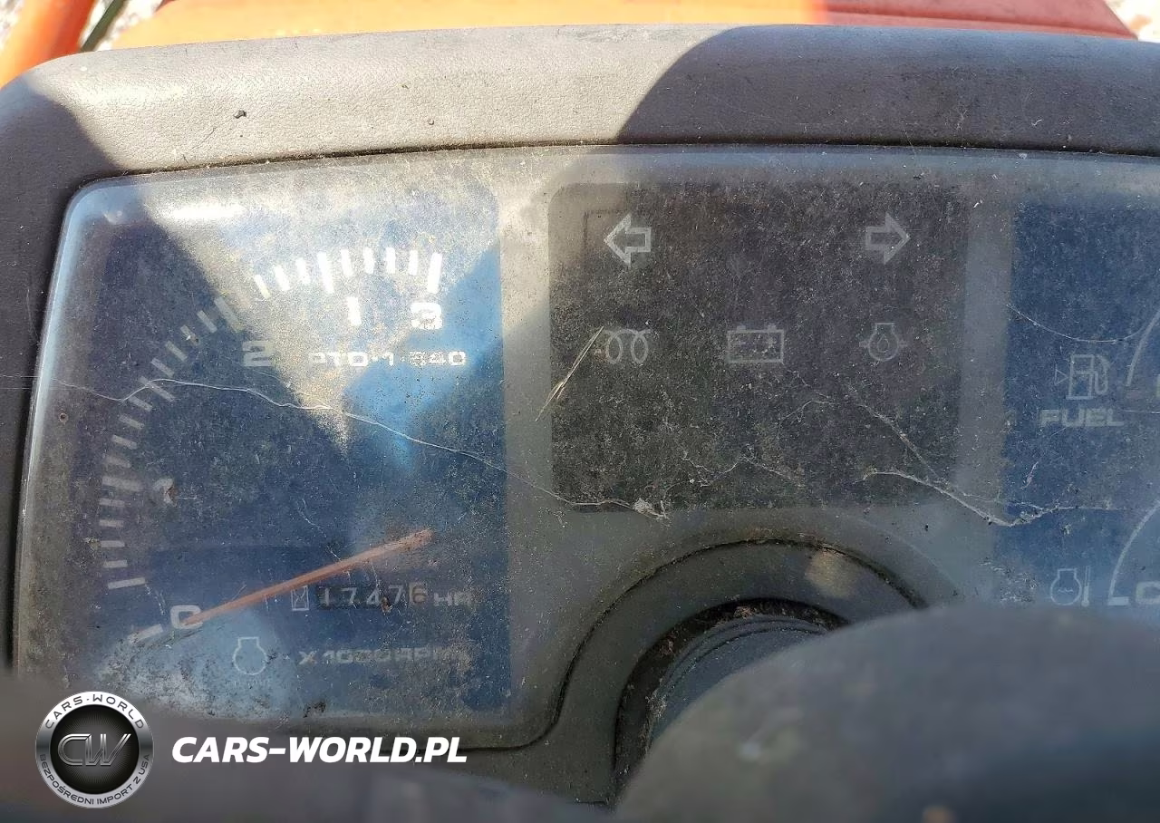 2001 Kubota B2400 Tractor VIN:32400HD72130 - 8