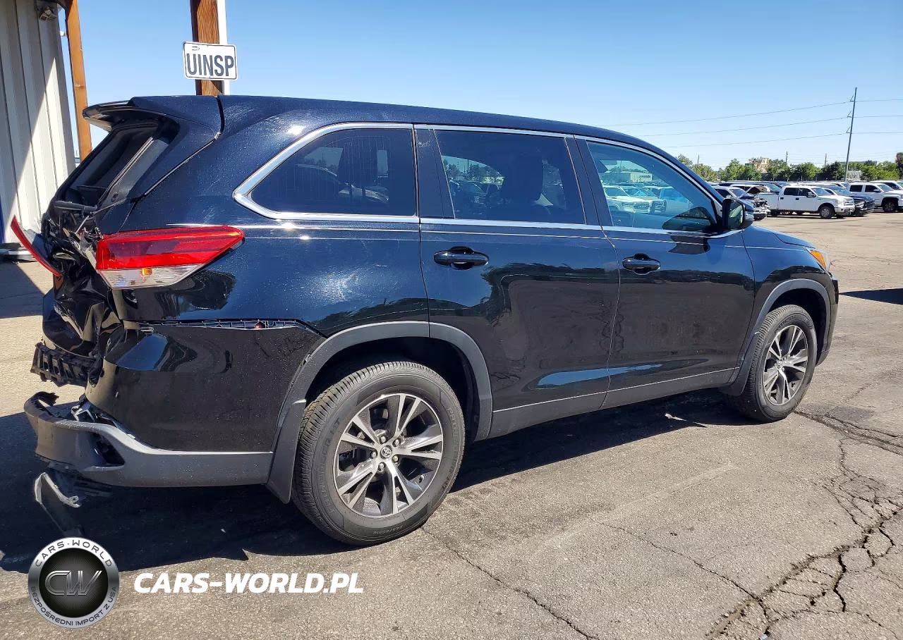 2019 Toyota Highlander Le VIN:5TDBZRFH1KS967488 - 3
