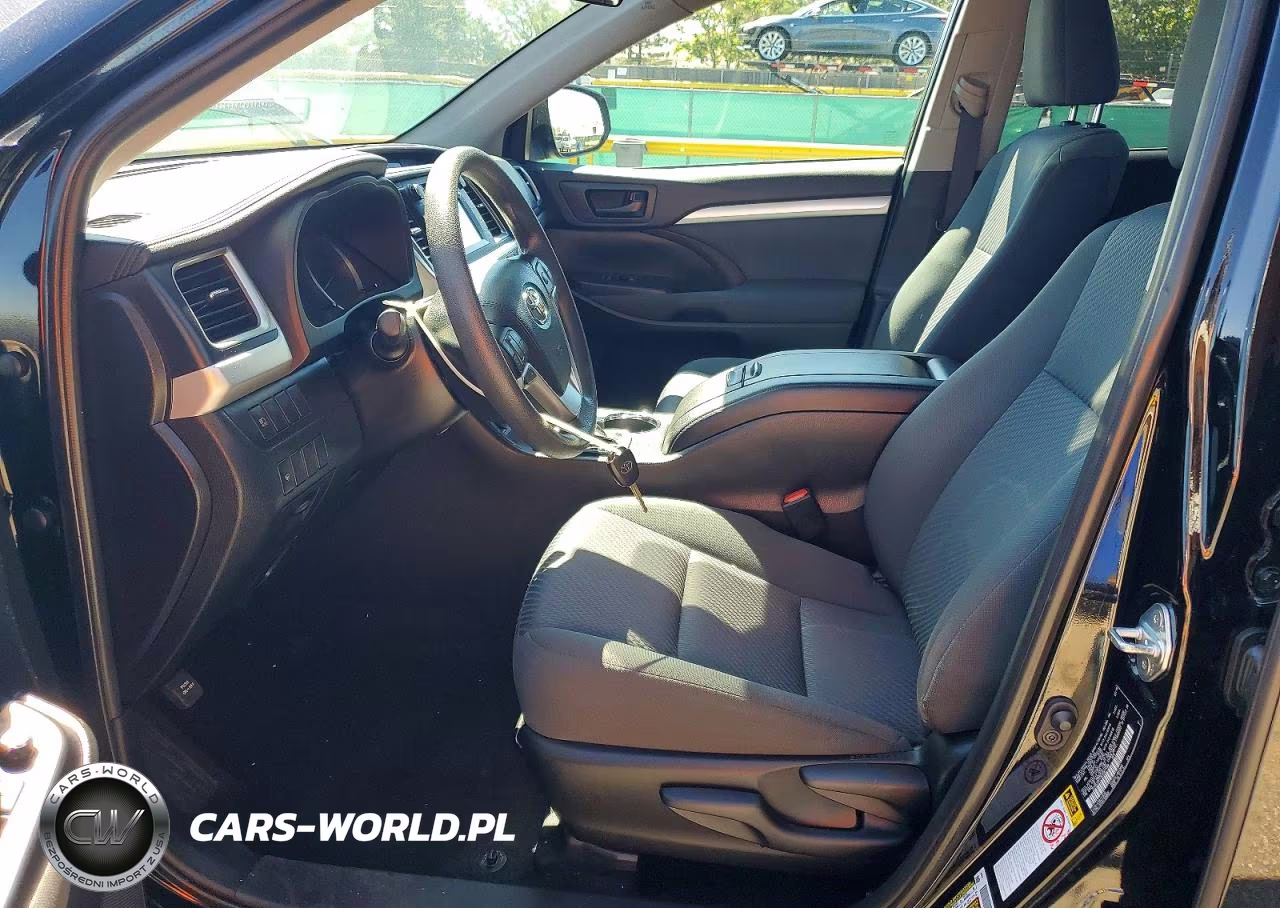 2019 Toyota Highlander Le VIN:5TDBZRFH1KS967488 - 7