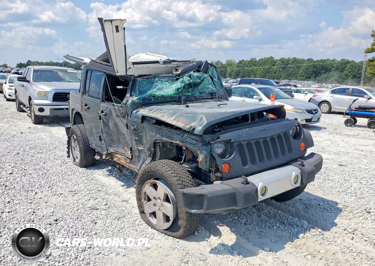 2011 Jeep Wrangler Unlimited Sahara VIN:1J4BA5H16BL632349 - 4