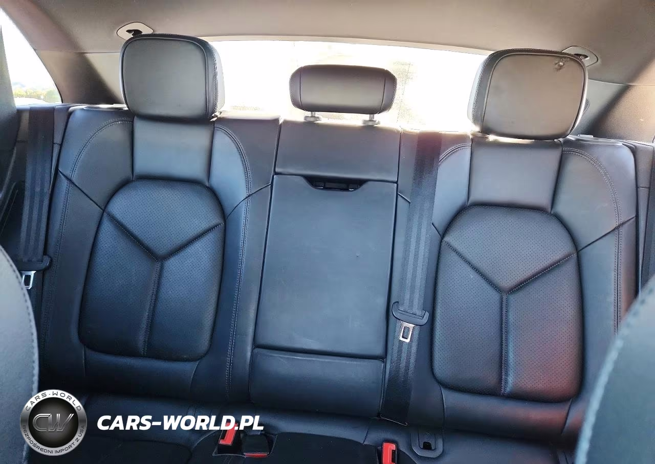 2018 Porsche Macan VIN:WP1AA2A57JLB00747 - 10