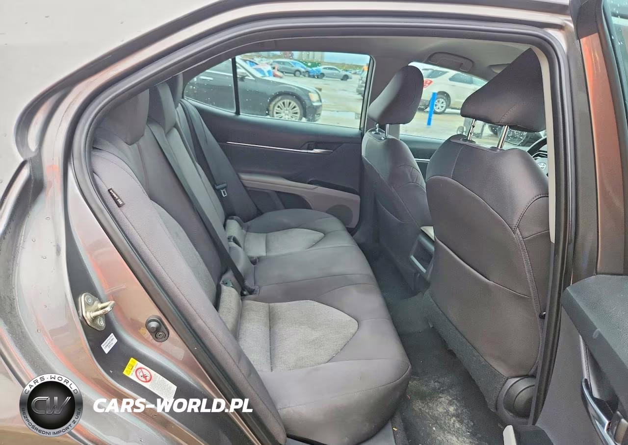 2019 Toyota Camry Le VIN:4T1B11HK2KU752145 - 10