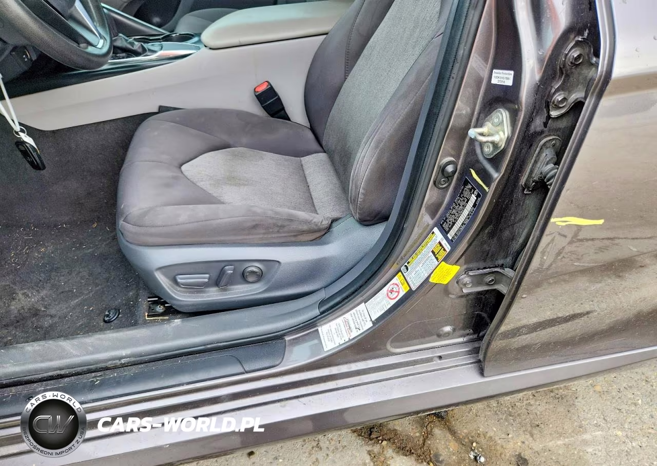 2019 Toyota Camry Le VIN:4T1B11HK2KU752145 - 12
