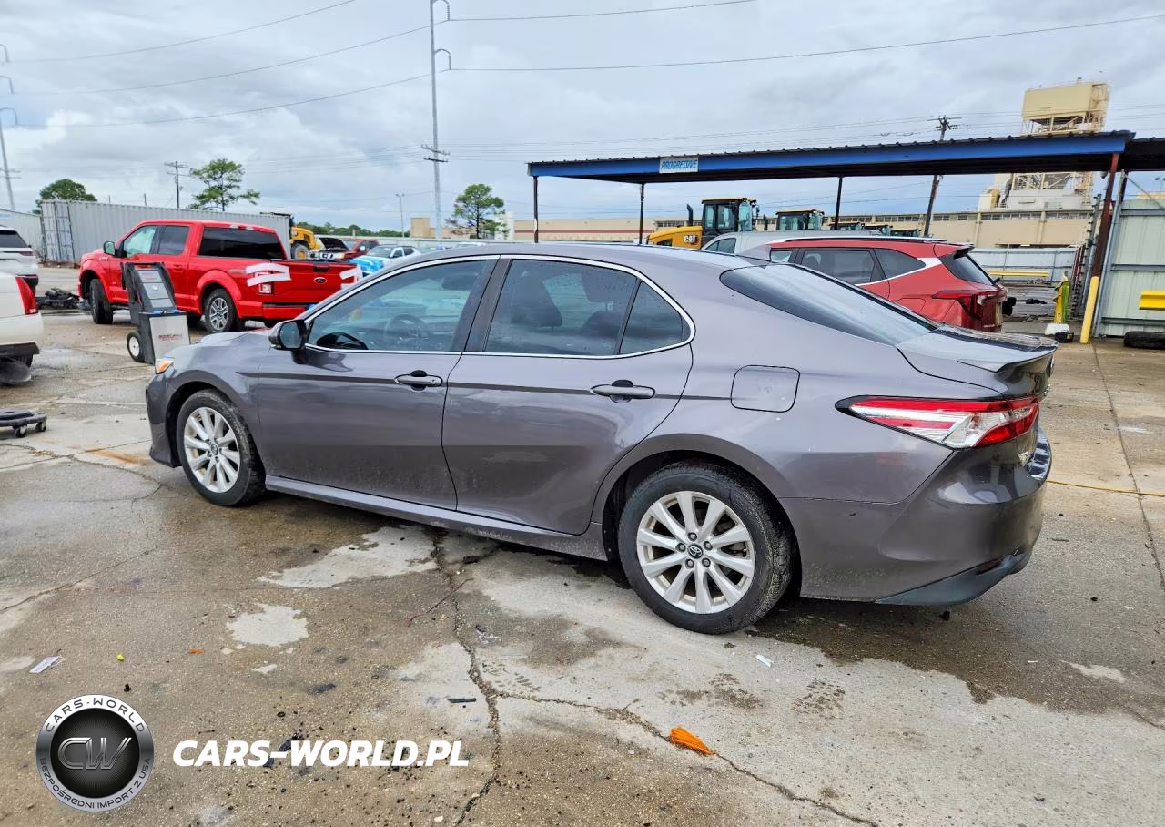 2019 Toyota Camry Le VIN:4T1B11HK2KU752145 - 2